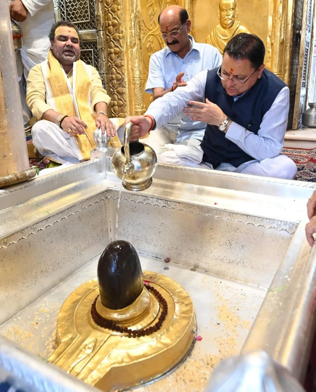 उत्तराखंड के मुख्यमंत्री ने बाबा विश्वनाथ के दरबार में लगाई हाजिरी