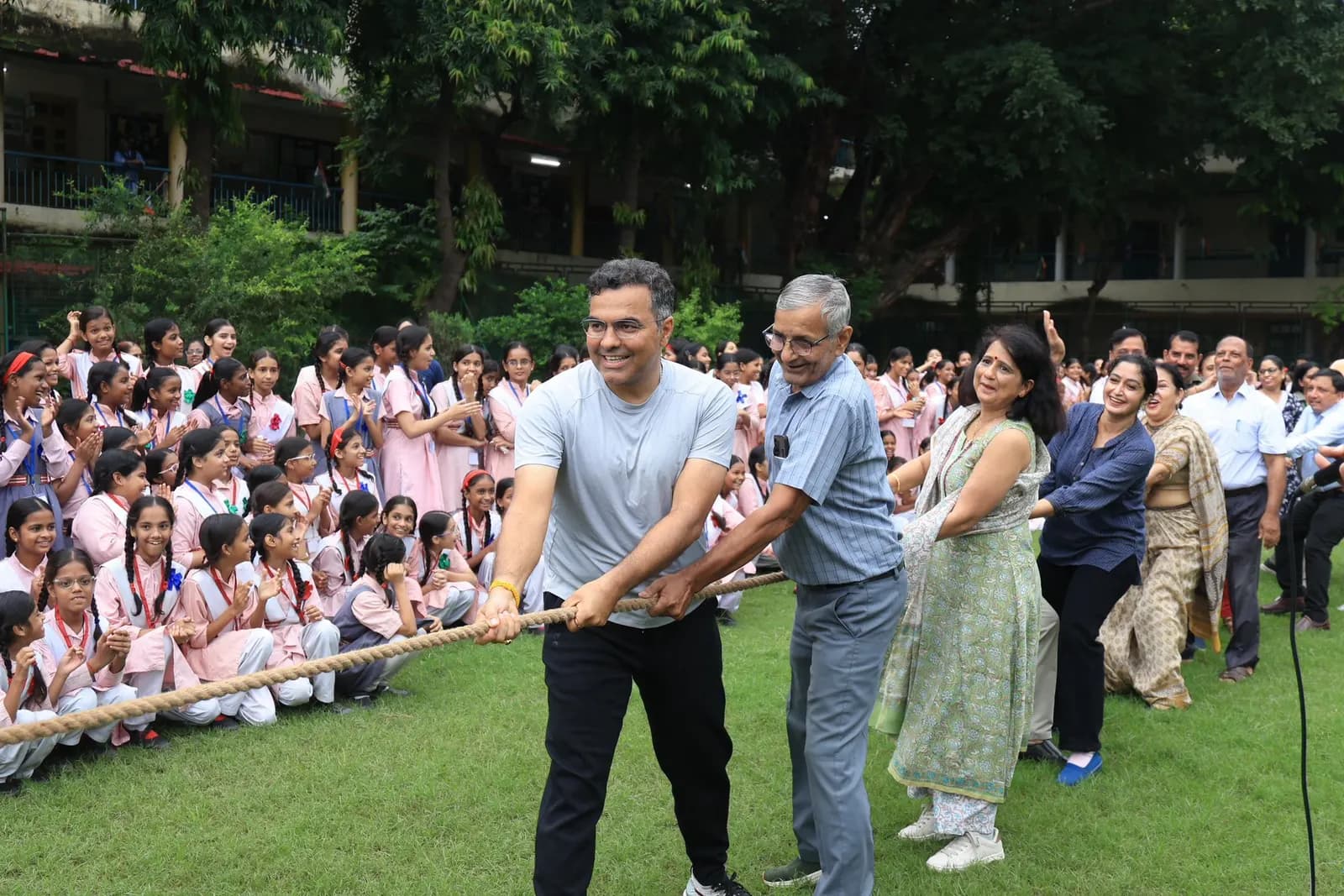 दिल्ली की मुख्यमंत्री और मंत्रियों ने मेजर ध्यानचंद को दी श्रद्धांजलि, खिलाड़ियों का बढ़ाया उत्साह