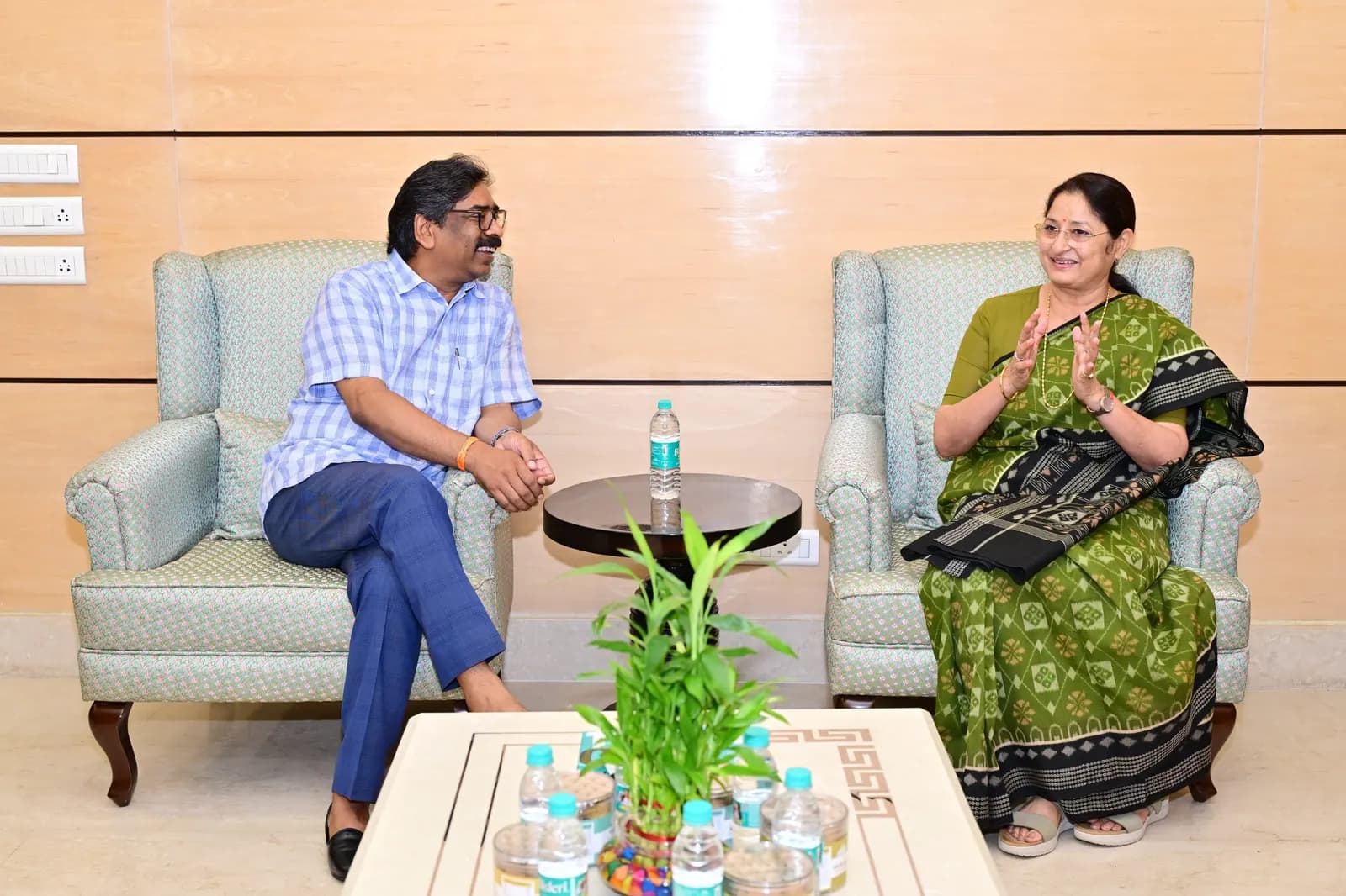 झारखंड मंत्रालय में मुख्यमंत्री हेमन्त सोरेन से मिलीं केंद्रीय मंत्री अन्नपूर्णा देवी