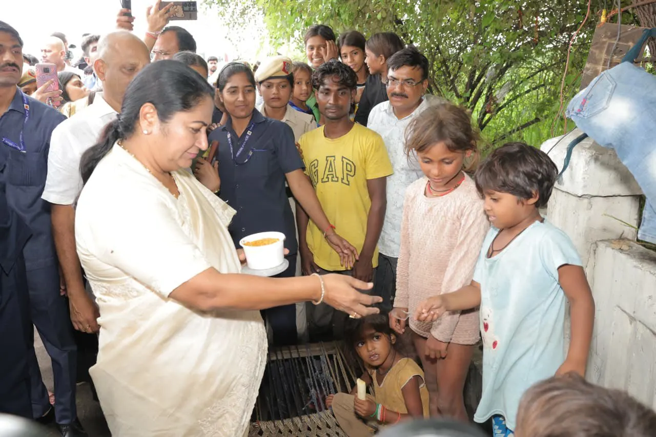 मुख्यमंत्री रेखा गुप्ता ने यमुना के जलस्तर एवं प्रभावित इलाकों में जलभराव की स्थिति का लिया जायजा