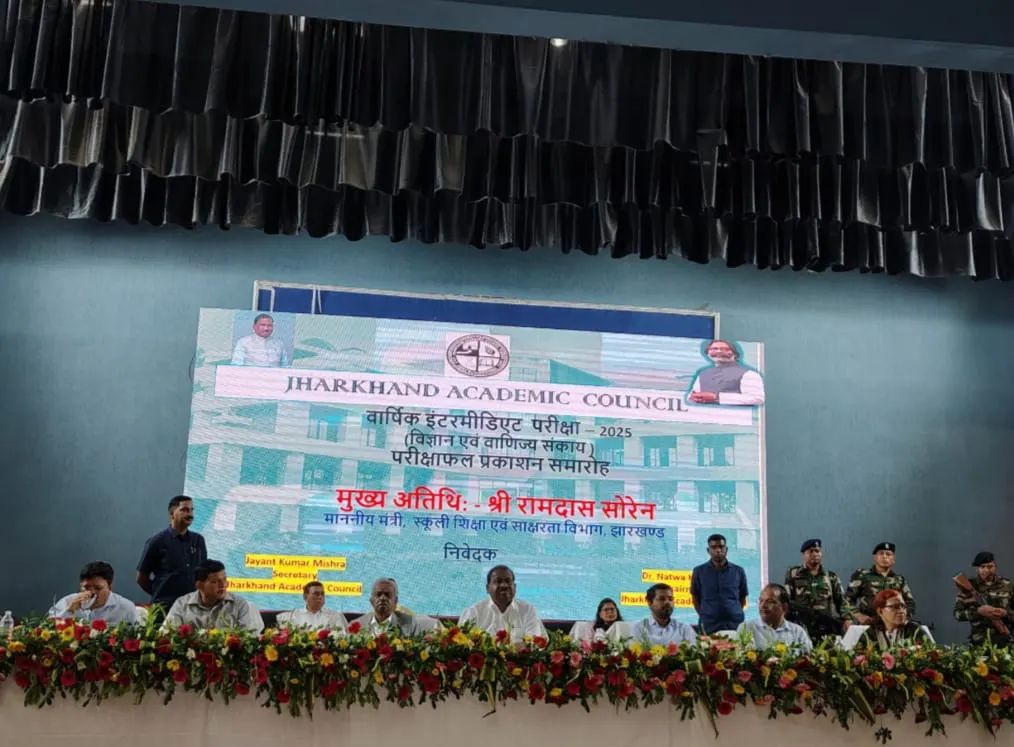 इंटर में लडकियों ने मारी बाजी साइंस में अंकिता और कॉमर्स में रेशमी टॉपर