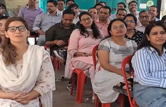 रेवाड़ी में चिकित्सकों की हड़ताल, मरीज परेशान