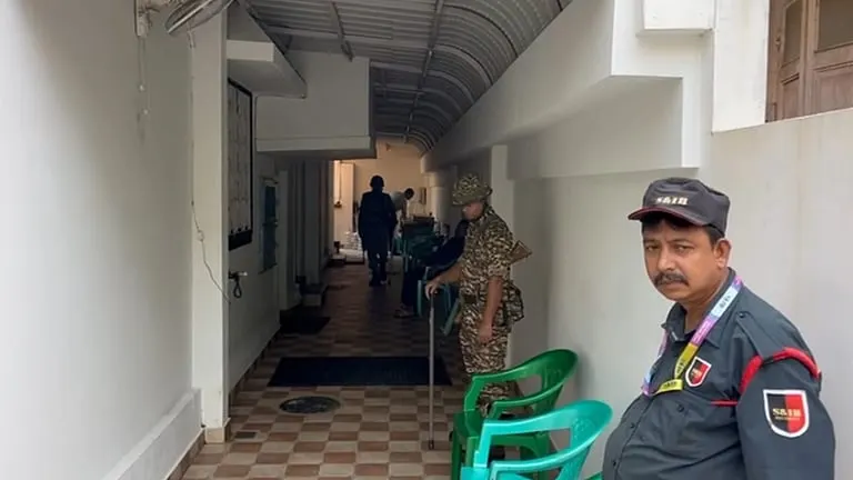 कोलकाता पुलिस के डीसीपी शांतनु सिंह विश्वास के घर ईडी का छापा, बेहाला के कारोबारी पर भी कार्रवाई
