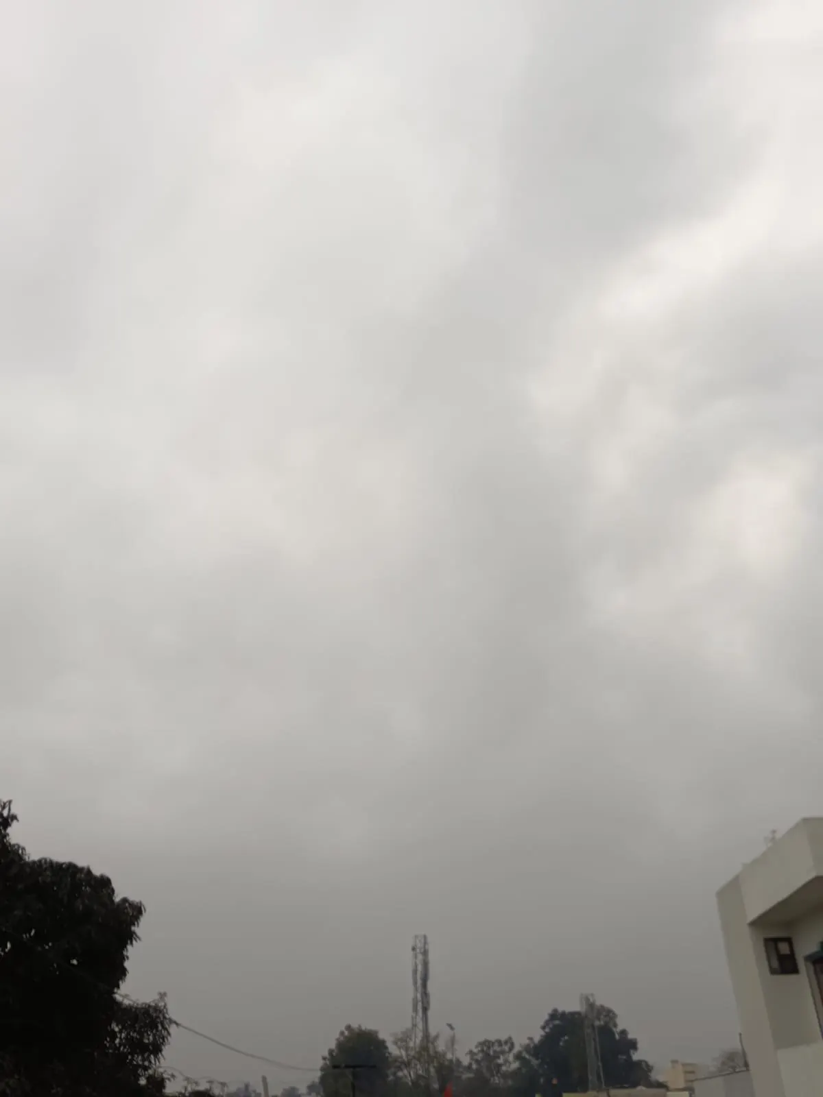 उत्तराखंड में बारिश से ठिठुरन बढ़ी, ऊंचाई वाले इलाकों में बर्फबारी की संभावना