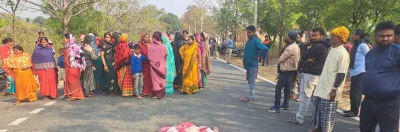लापता बच्चे का शव बरामद, सड़क जाम