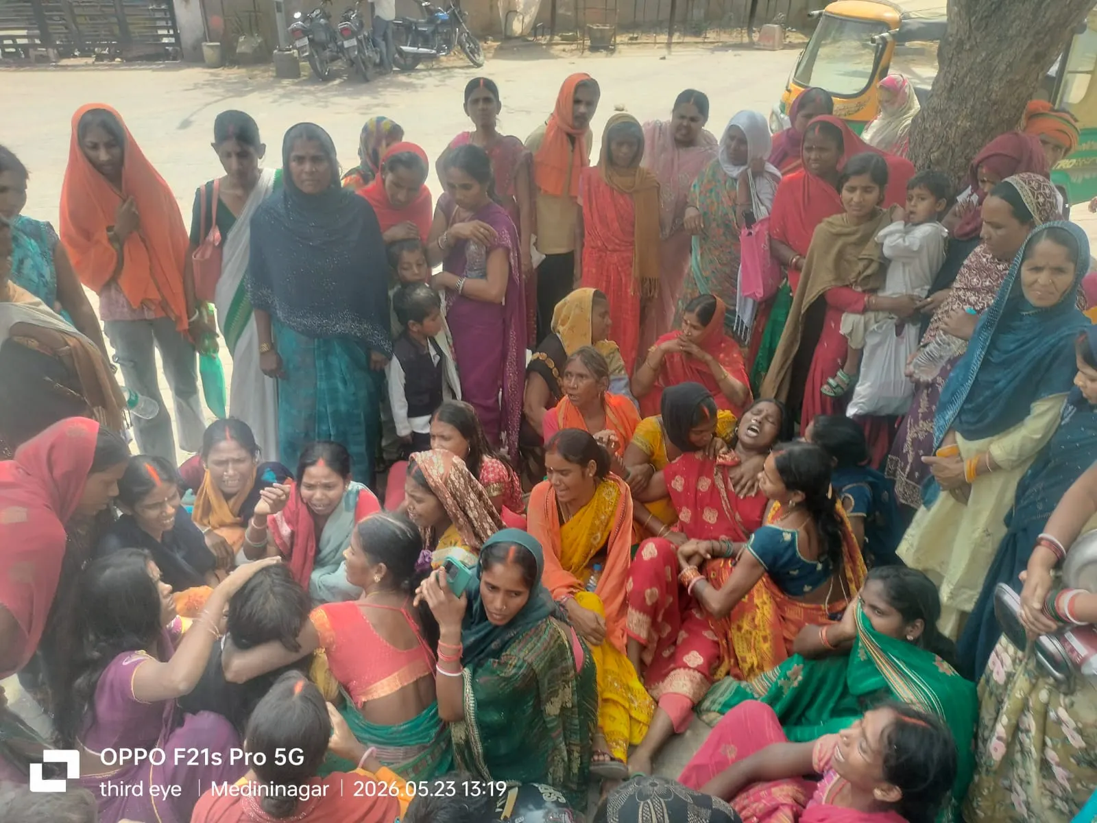 जमीन विवाद में फायरिंग में एक की मौत, चार घायल