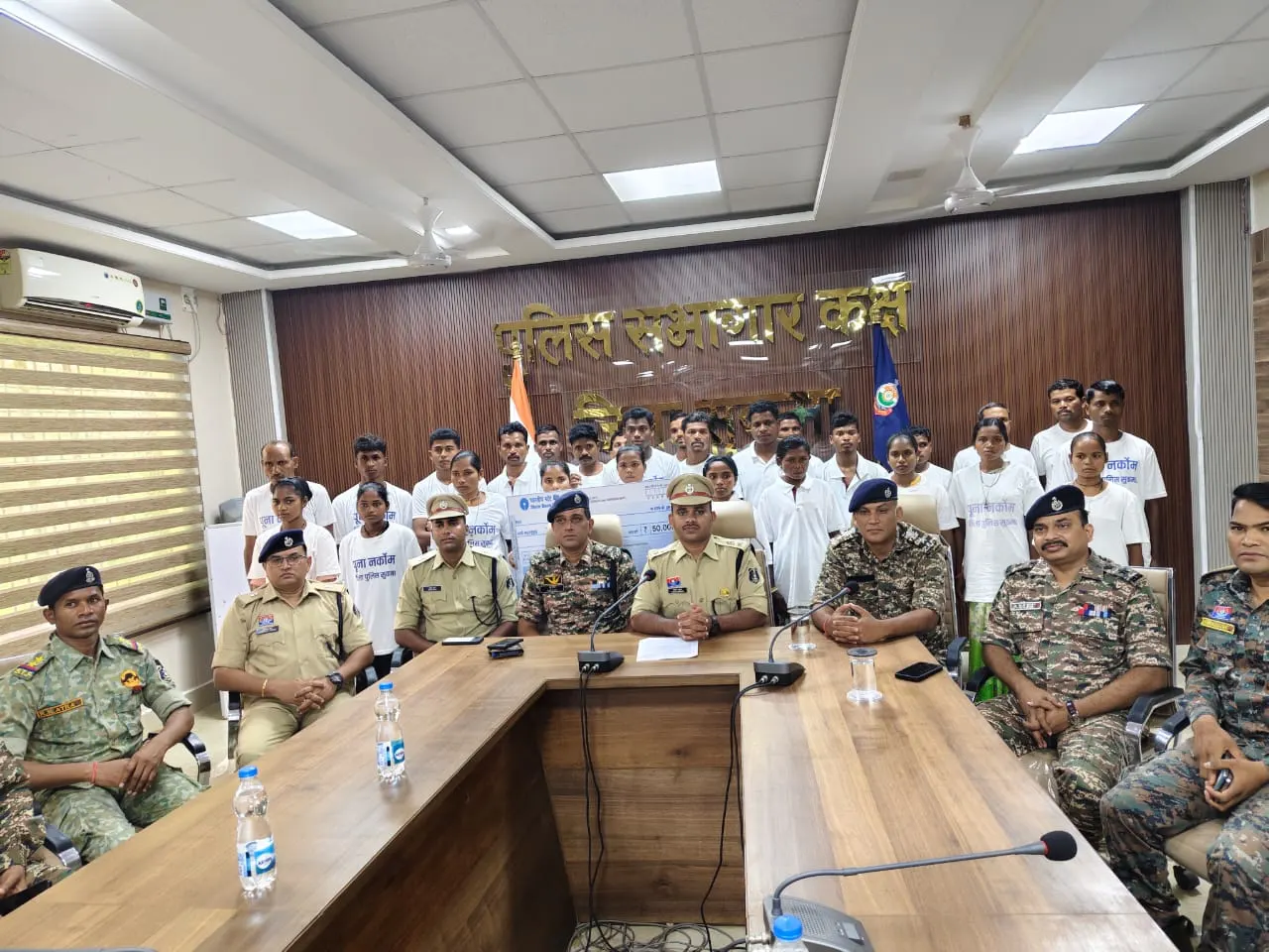 (अपडेट) छत्तीसगढ़ के सुकमा में 50 लाख के इनामी 27 नक्सलियों ने किया आत्मसमर्पण