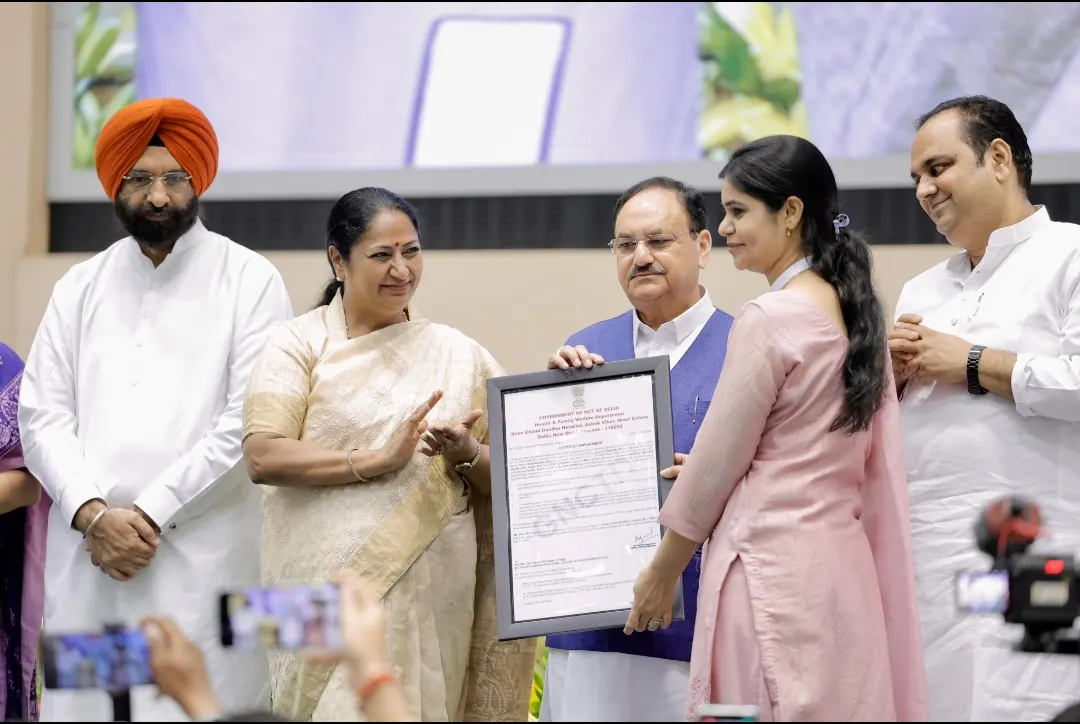 केंद्रीय स्वास्थ्य मंत्री जेपी नड्डा और मुख्यमंत्री रेखा गुप्ता ने नर्सों को नियुक्ति पत्र वितरित किए व आयुष्मान भारत पंजीकरण वैन को हरी झंडी दिखाई