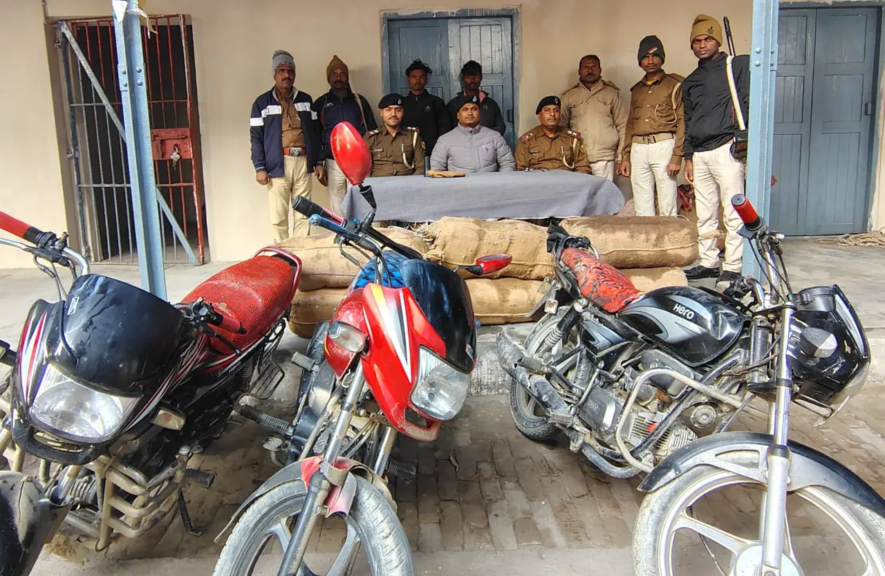 216 लीटर नेपाली देशी शराब,तीन चोरी की बाइक के साथ दो तस्कर गिरफ्तार