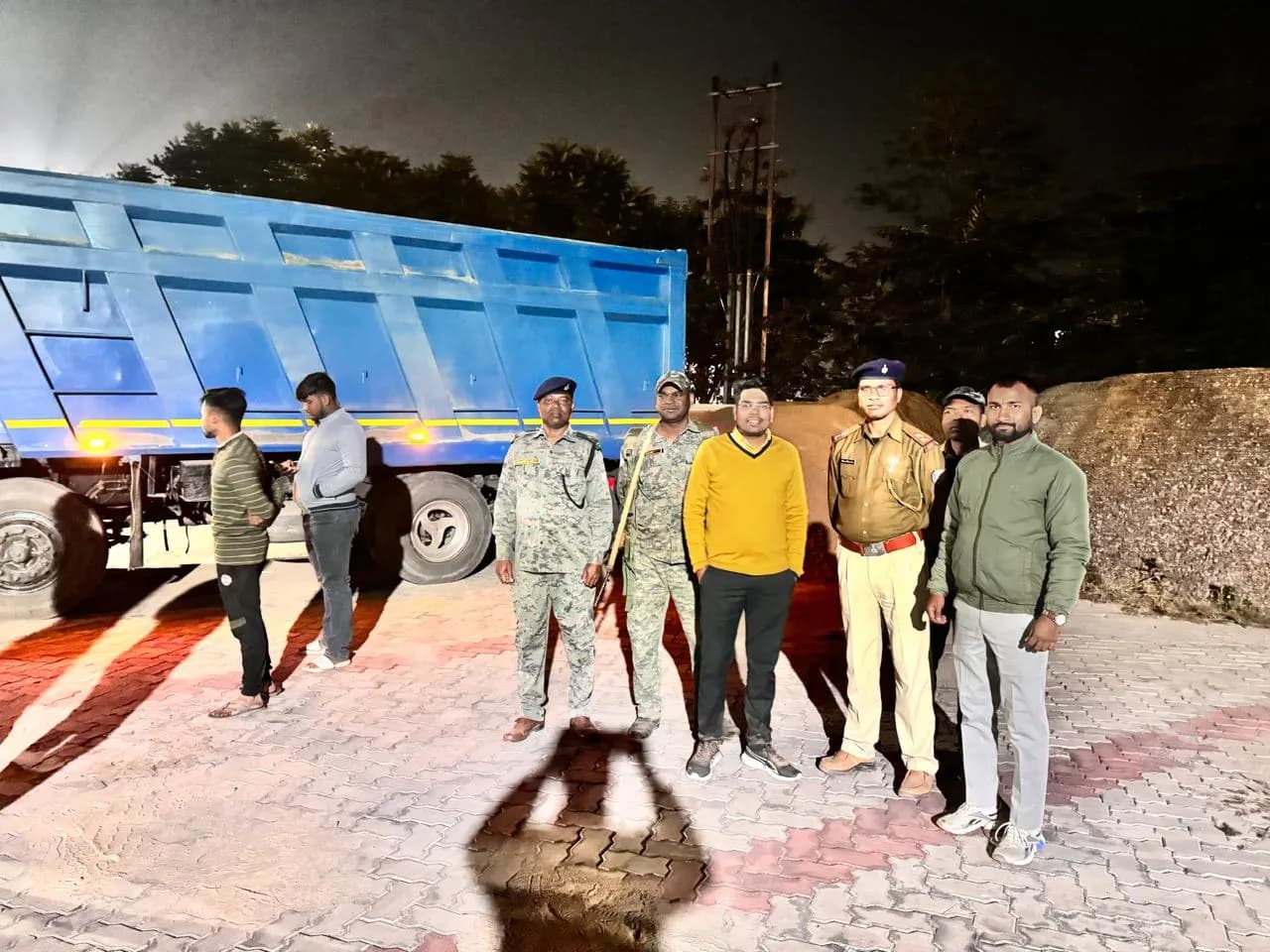 बालू की तस्करी करते सात ट्रैक्टर हुए जब्त, दर्ज हुई प्राथमिकी