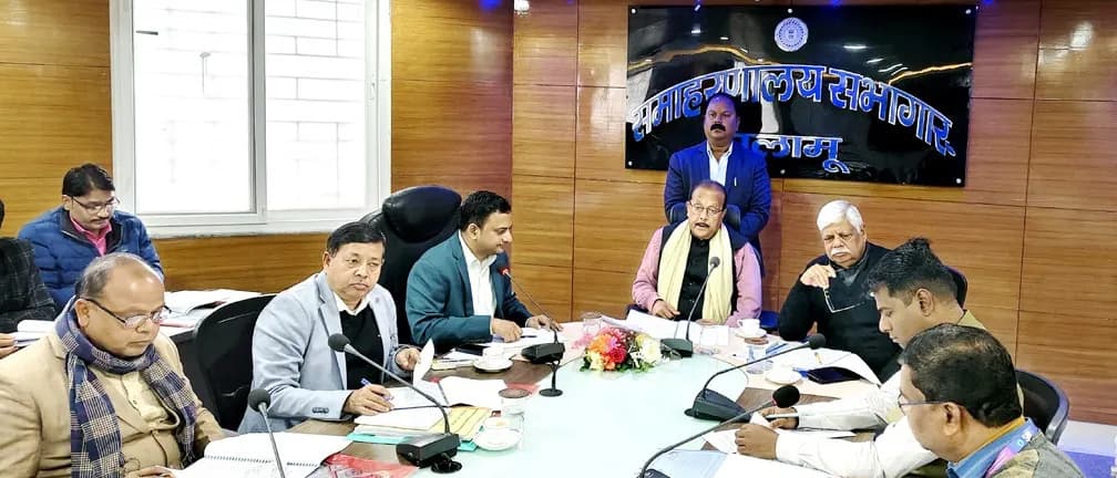 टीम वर्क से होगा पलामू का समग्र विकास: वित्त मंत्री राधाकृष्ण