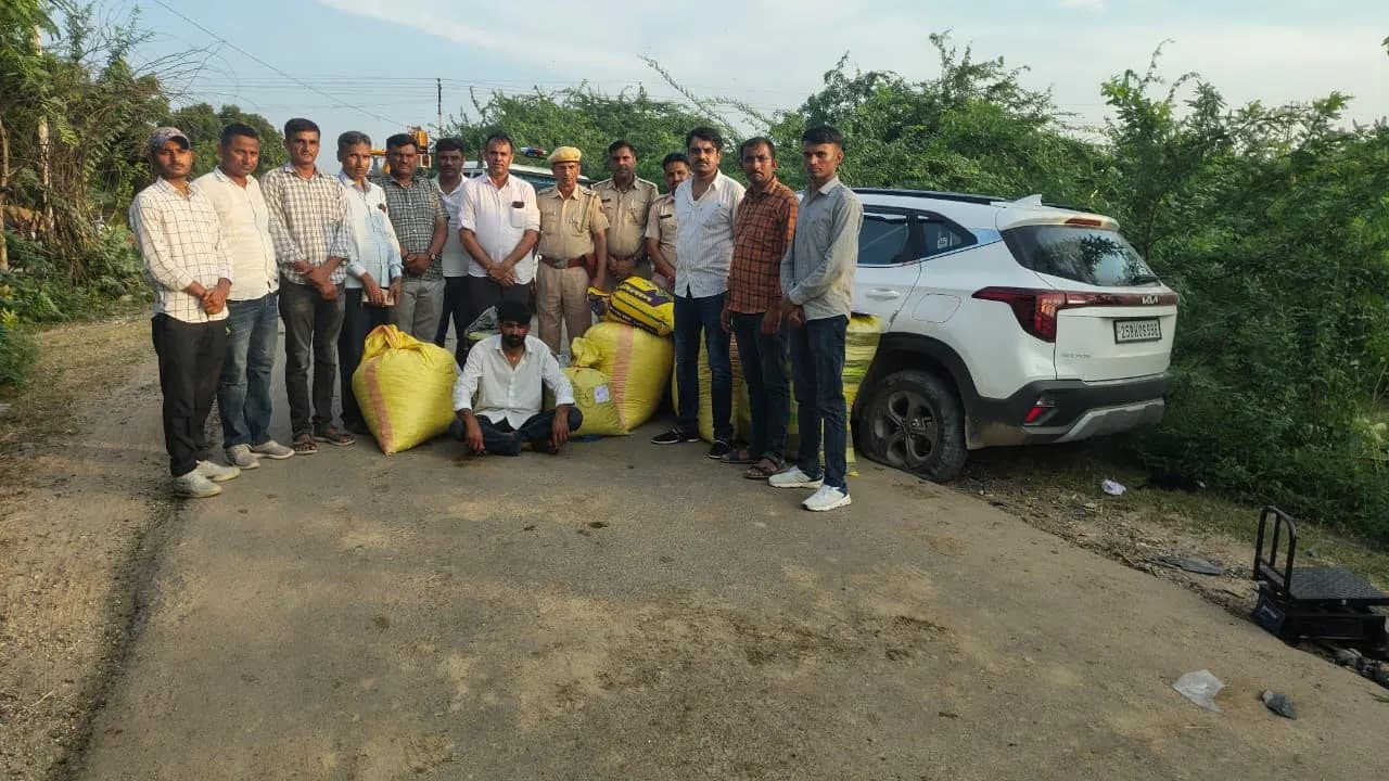 कार का टायर ब्रस्ट करने पर भी नहीं रूका तस्कर, पुलिस की चेतक को मारी टक्कर : आखिरकार घेराबंदी कर पकड़ा