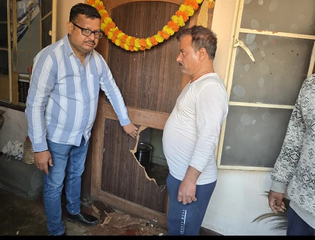 दिनदहाड़े घर का ताला तोड़कर चोरी, दो आरोपित गिरफ्तार