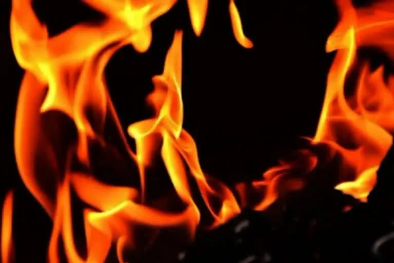 छोटा गैस सिलेंडर फटने से एक ही परिवार के पांच सदस्य झुलसे