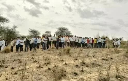 भोड़की गांव में पेड़ से लटके मिले प्रेमी युगल
