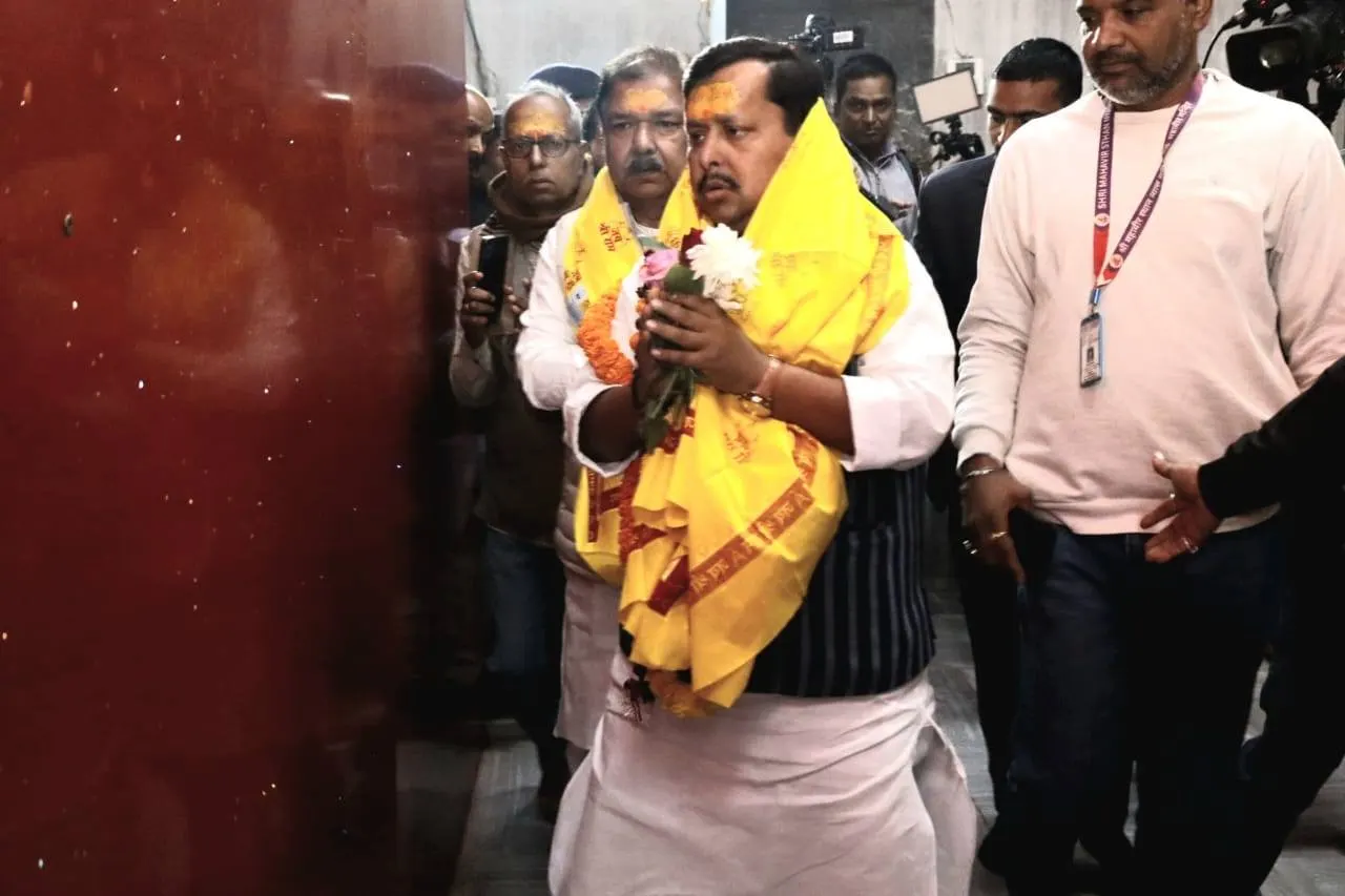 दिल्ली रवाना होने के पूर्व भाजपा कार्यकारी अध्यक्ष नितिन नवीन ने की महावीर मंदिर में पूजा