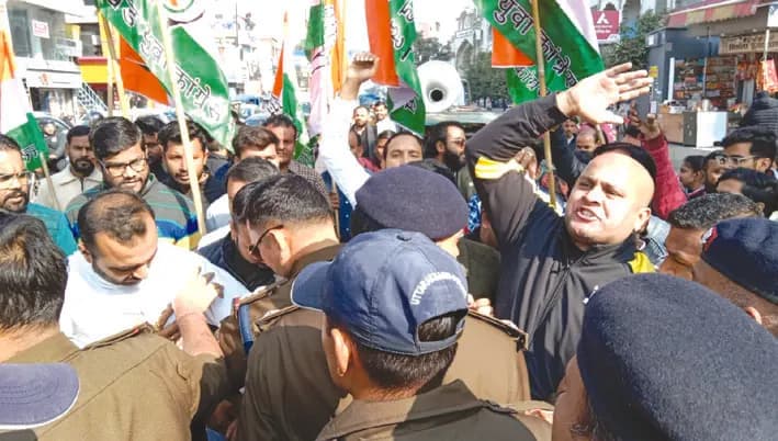 विधायक का घेराव करने जा रहे कार्यकर्ता गिरफ्तार