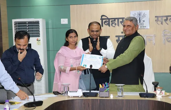 जल संसाधन मंत्री विजय कुमार चौधरी ने अनुकंपा के आधार पर 37 कर्मियों को दिया नियुक्ति पत्र