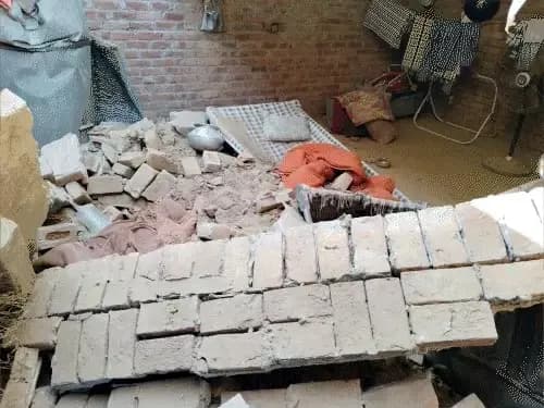 फतेहाबाद में मकान की छत गिरी, तीन घायल