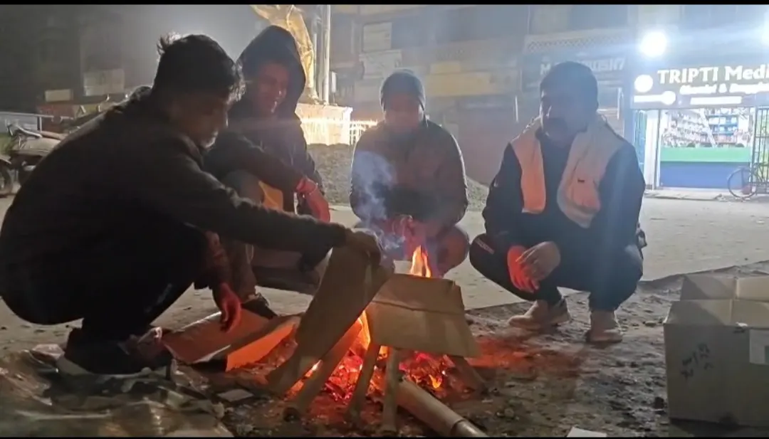 कड़ाके की ठंड, कोहरे की चादर में लिपटी सिलीगुड़ी