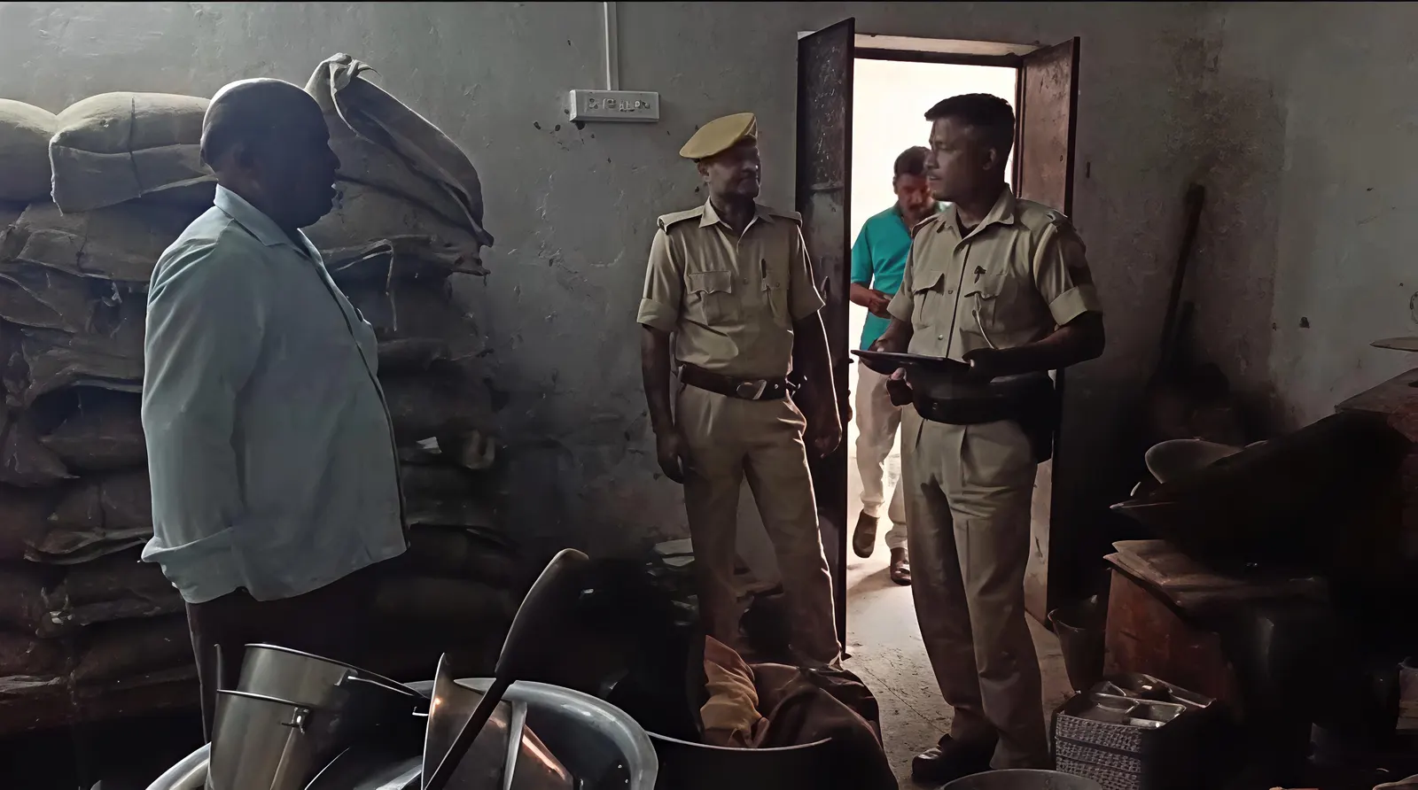 बिहार में सीवान जिले के एक स्कूल में लगातार दो रात हुई चोरी