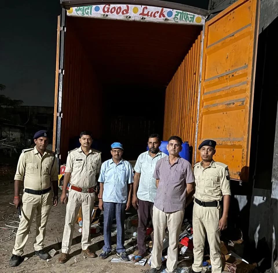पुलिस ने एक हजार लीटर अवैध स्प्रिट किया बरामद,तीन गिरफ्तार