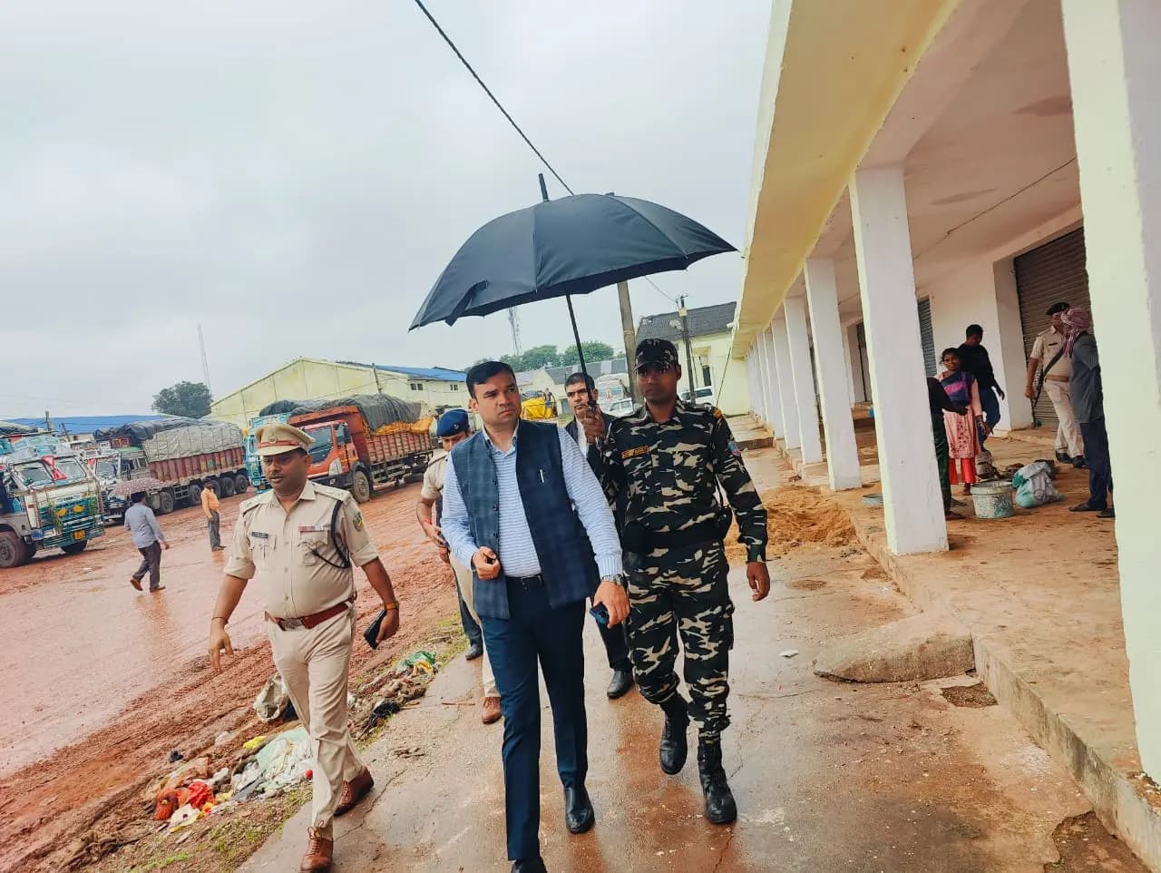 चुनाव आयोग के पुलिस आब्जर्वर ने स्ट्रांग रूम की सुरक्षा व्यवस्था का किया निरीक्षण