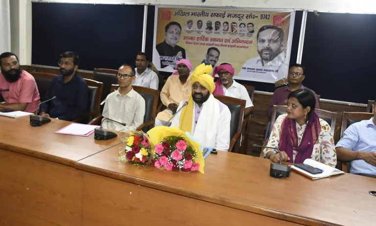 सफाई कर्मचारियों के हित कारी योजनाओं का लाभ अंतिम छोर तक पहुंचे : मकवाना