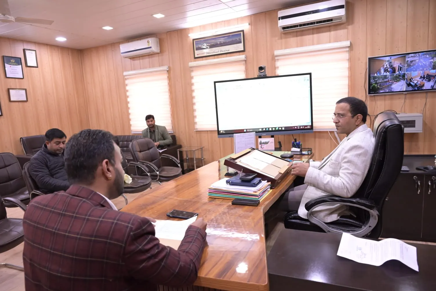 नाबार्ड वित्त पोषित योजनाओं की गुणवत्ता जांचने के लिए डीएम ने किया टीम का गठन