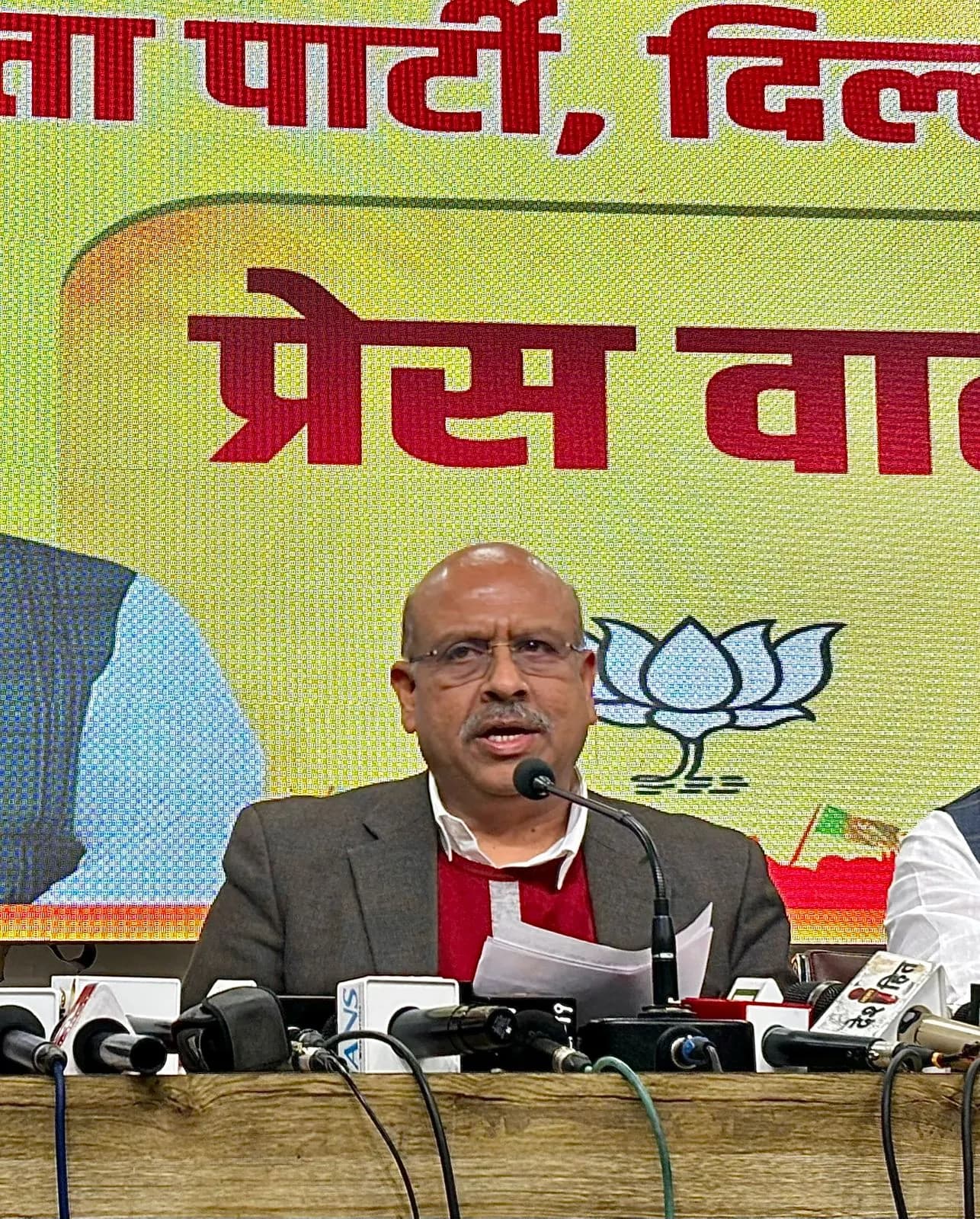 दिल्ली सरकार ने कैग की 14 रिपोर्ट स्पीकर को भेजींः विजेंद्र गुप्ता