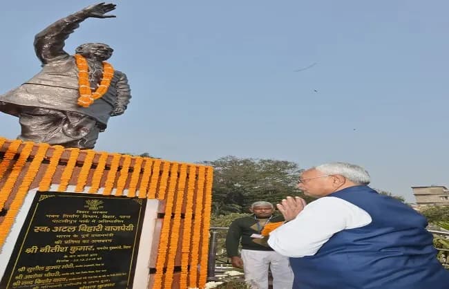 मुख्यमंत्री नीतीश कुमार ने अटल की जयंती पर दी श्रद्धांजलि
