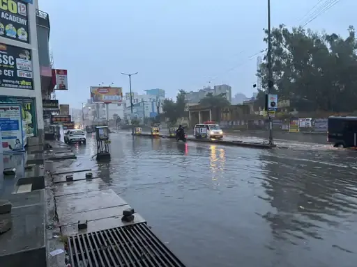 जयपुर-अजमेर-सीकर समेत राजस्थान के आठ जिलों में बारिश, कोहरे में ट्रक-कंटेनर भिड़े, दाे की मौत