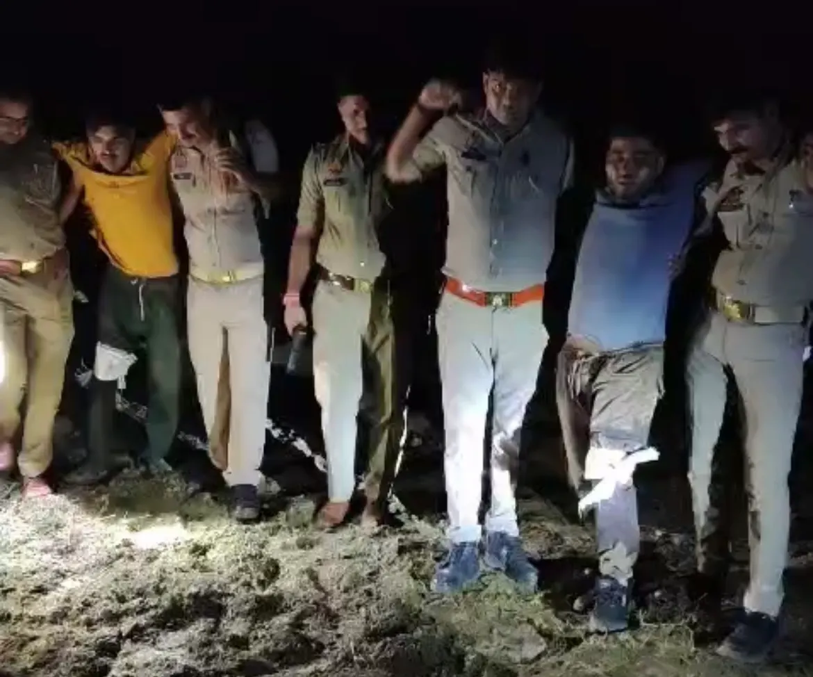 मुठभेड़ में लुटेरे सगे भाई गिरफ्तार, तमंचे-कुंडल व बाइक बरामद
