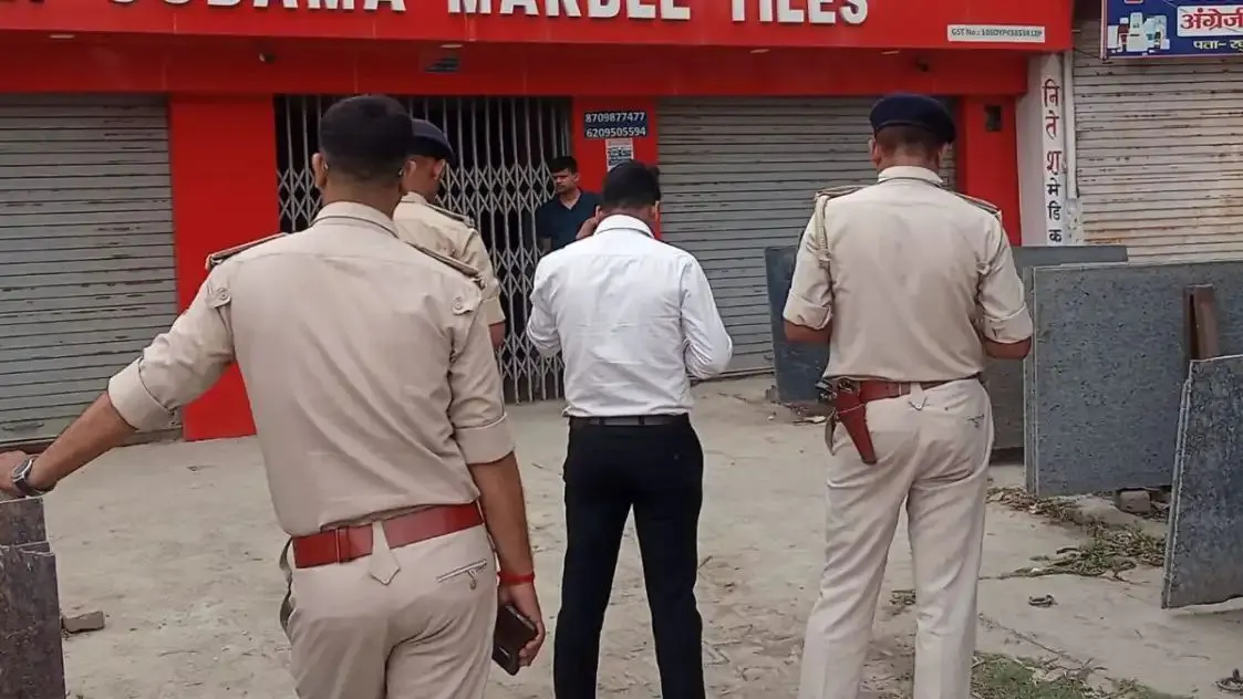 मोतिहारी में ATM काटकर लाखों की चोरी, रात्रि गश्ती में तैनात पुलिसकर्मी सस्पेंड