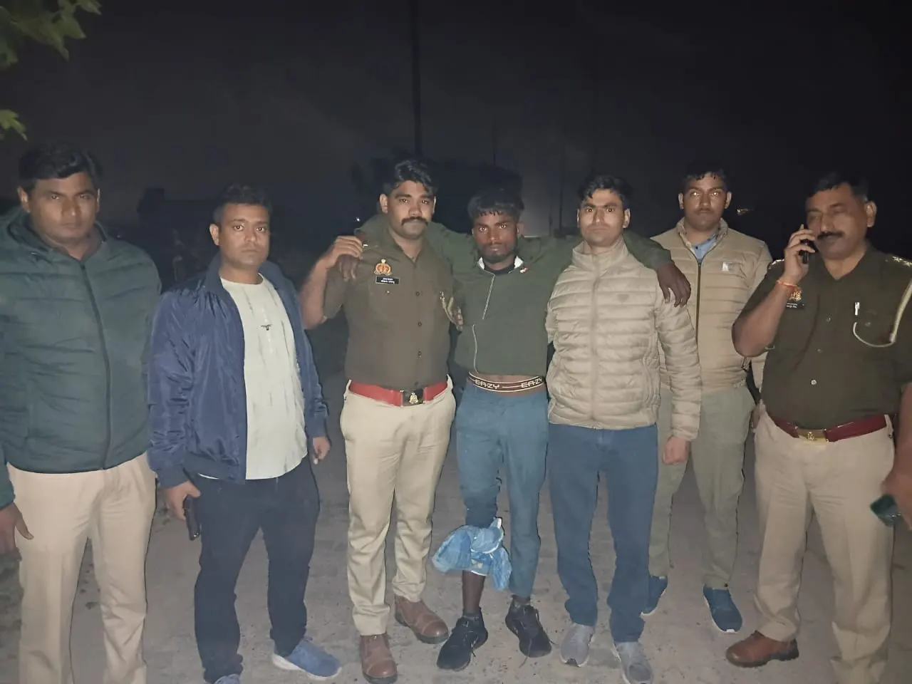 कानपुर पुलिस मुठभेड़ में दाे लूटेरे गिरफ्तार, एक के पैर में गाेली लगी