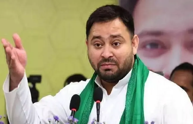लालू यादव, राबड़ी देवी और तेजस्वी यादव दिल्ली रवाना, ज़मीन के बदले नौकरी मामले में 13 अक्टूबर को आ सकता है फैसला