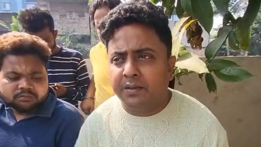 डानकुनी : मतदाता सूची में जीवित पार्षद का नाम मृतकों की सूची में, विरोध जताने खुद ही पहुंचे श्मशान