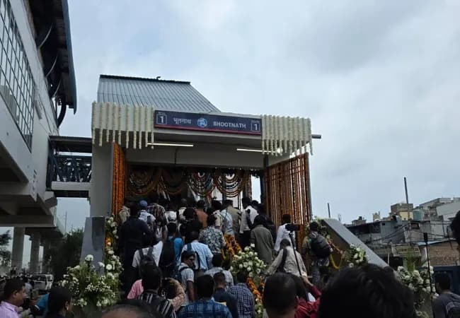 बिहार की राजधानी पटना में भी दौड़ी मेट्रो ट्रेन, मुख्यमंत्री नीतीश कुमार ने दिखाई हरी झंडी