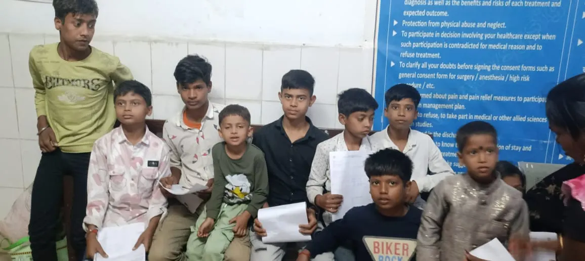 आइसक्रीम खाने से तीन महिलाओं और एक दर्जन बच्चों की तबीयत बिगड़ी