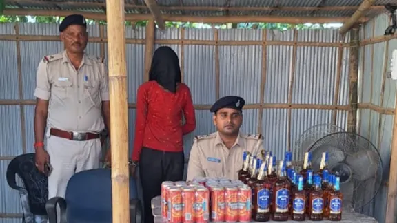 पुलिस ने 78 लीटर विदेशी शराब के साथ एक तस्कर को किया गिरफ्तार