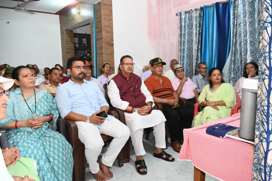 मंत्री गणेश जोशी ने कार्यकर्ताओं संग सुनी प्रधानमंत्री के ‘मन की बात’