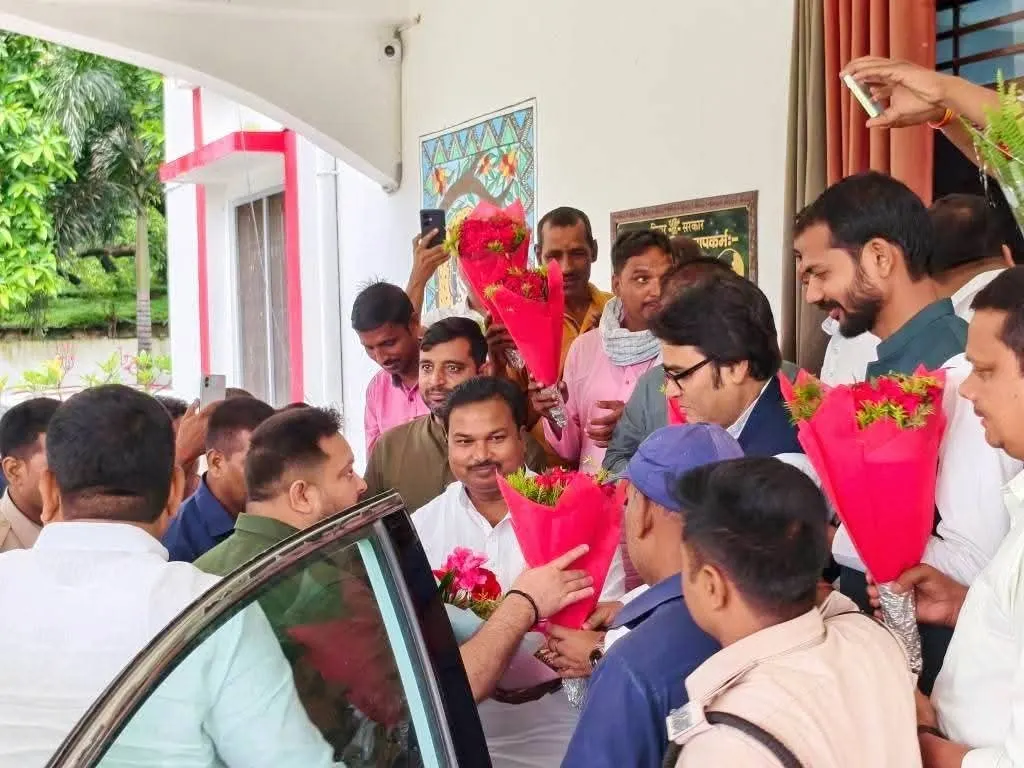 तेजस्वी प्रसाद सहित राजद नेताओं के अररिया आगमन पर कार्यकर्ताओं ने किया स्वागत