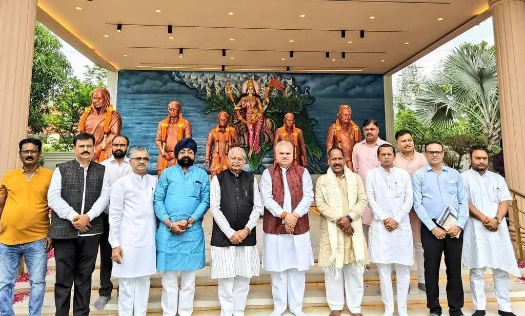 बलिदान दिवस पर भाजपा पदाधिकारियों द्वारा डॉ. मुखर्जी को दी गई श्रद्दांजलि