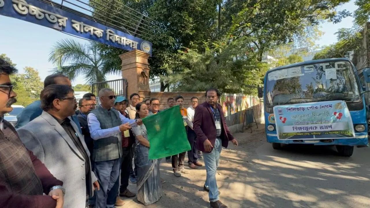 छात्रों के शैक्षणिक भ्रमण को मेयर ने दिखाई हरी झंडी