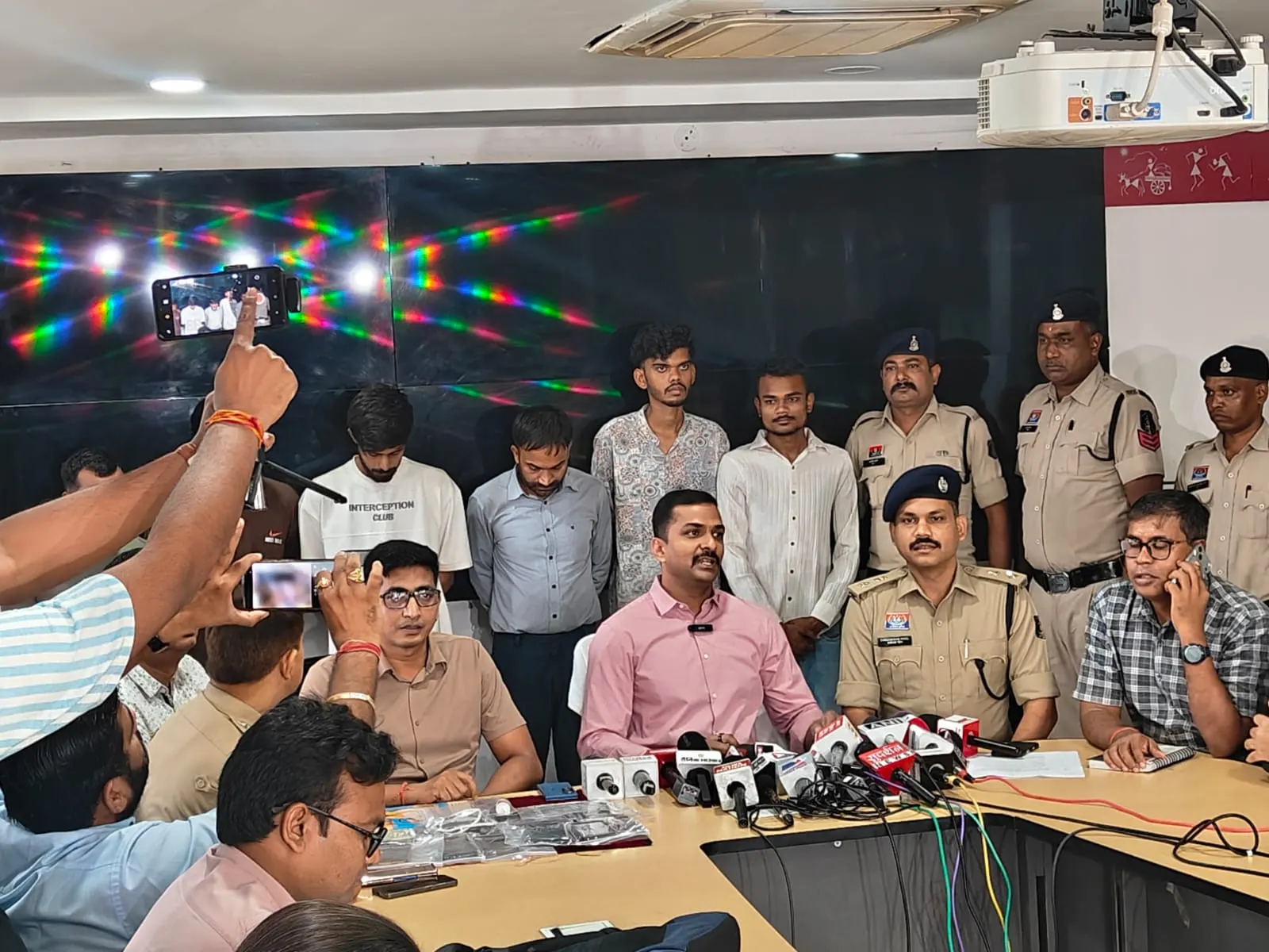 (अपडेट) इंदिरा गांधी कृषि विवि पेपर लीक, छह आरोपित पुलिस की गिरफ्त में