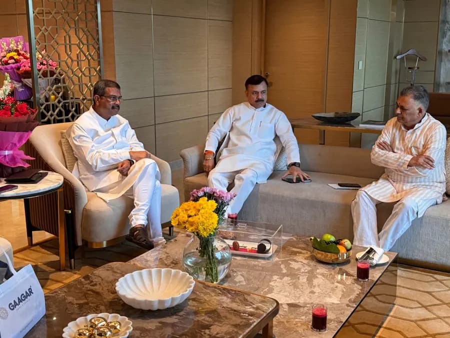 केंद्रीय मंत्री प्रधान से मिले उच्च शिक्षा मंत्री परमार, उच्च एवं तकनीकी शिक्षा पर हुई चर्चा