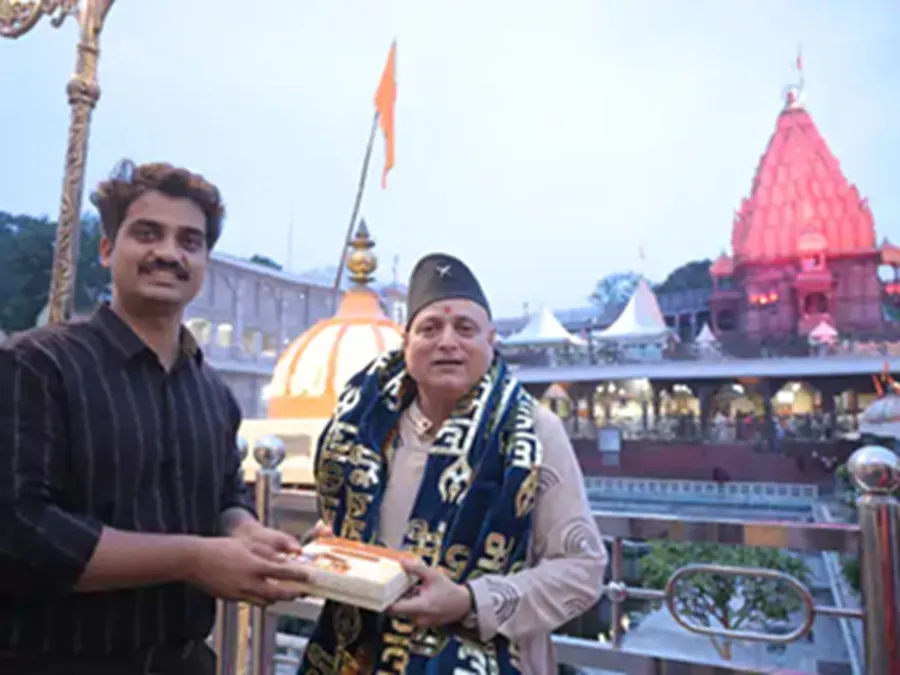 उज्जैन में महाकाल के दरबार पहुंचे मनोज जोशी, भस्म आरती में की पूजा