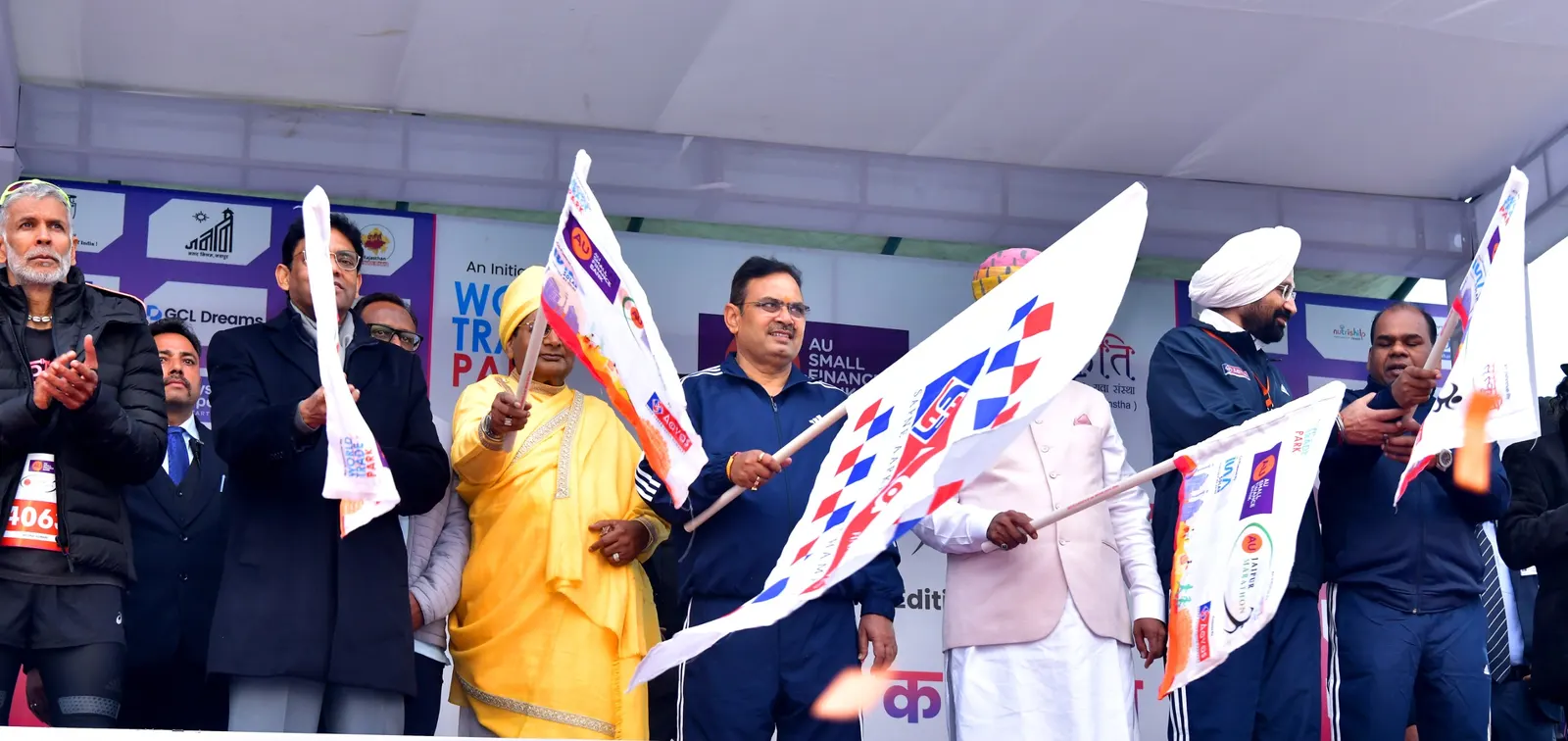 मुख्यमंत्री ने एयू मैराथन को दिखाई हरी झण्डी