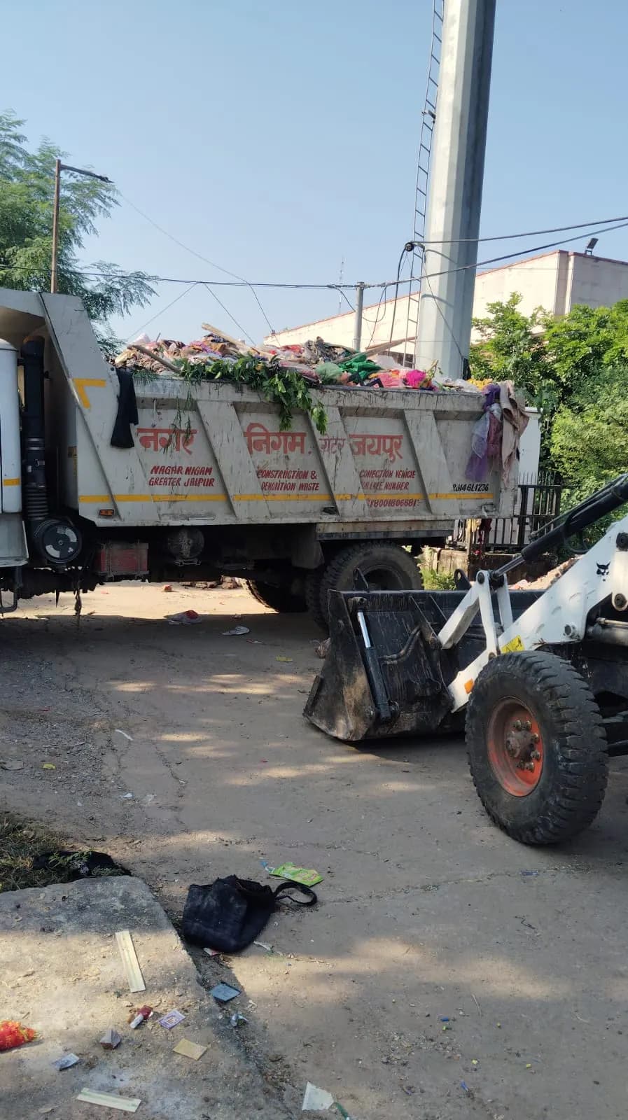 दीपावली के बाद सड़कों पर लगे कचरें के ढेर, निगम कचरा प्रबंधन में फेल