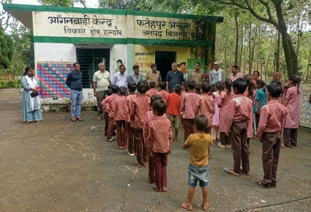 गुलदार की दस्तक से मचा हड़कंप, शिक्षक ने बच्चों को कमरे में किया बंद
